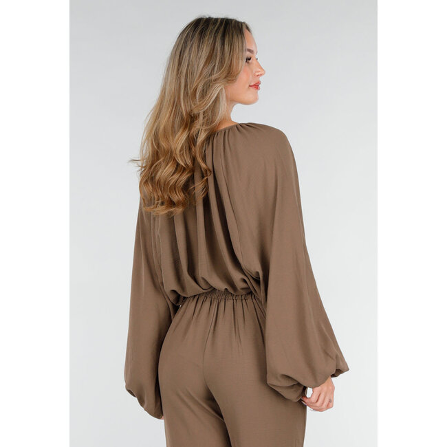Braune Stretchbluse mit Schleifenverschluss und weiten Ärmeln