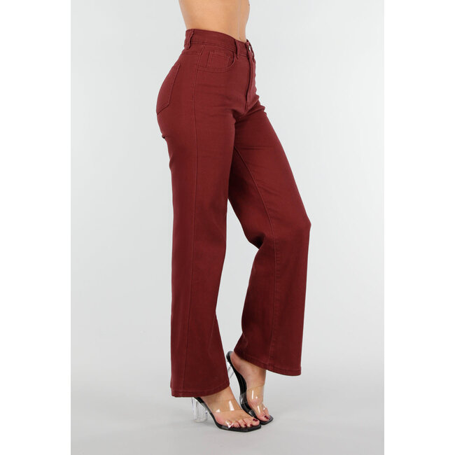 Bordeauxrote High-Waist-Jeans mit geradem Bein und goldfarbenem Knopf