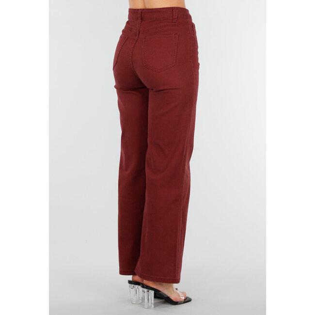 Bordeauxrote High-Waist-Jeans mit geradem Bein und goldfarbenem Knopf