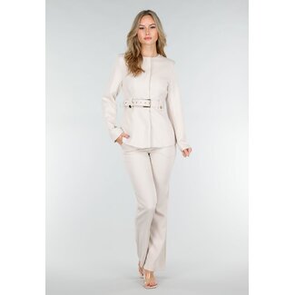 Cremefarbener Blazer Anzug