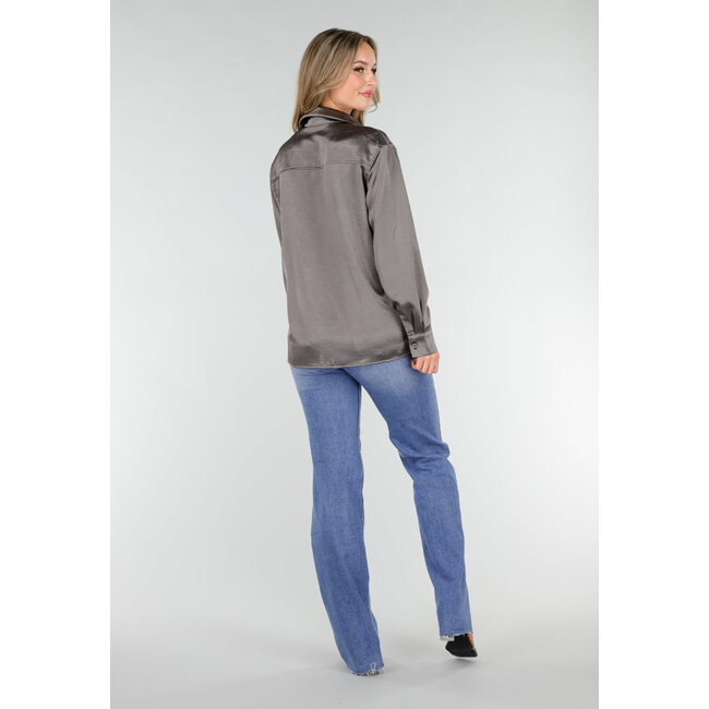 Satinbluse grau mit langen Ärmeln und Knopfleiste