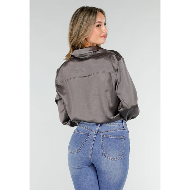 Satinbluse grau mit langen Ärmeln und Knopfleiste