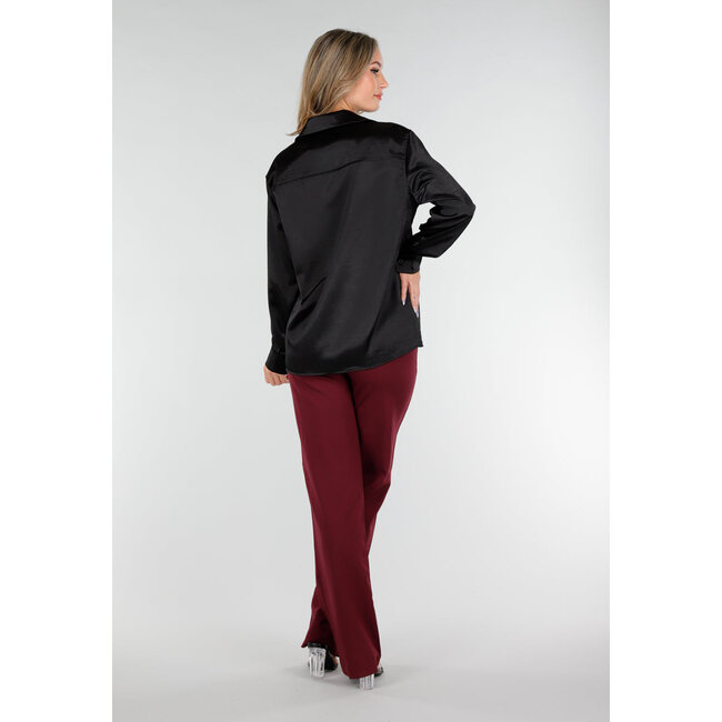 Schwarze Bluse in Satinoptik mit langen Ärmeln und Knopfleiste
