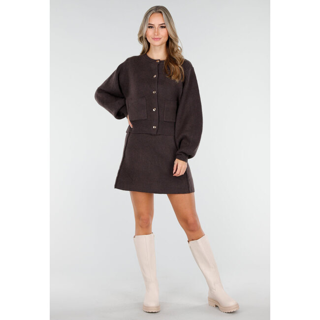 Beigefarbene hohe Stiefel mit klobiger Sohle