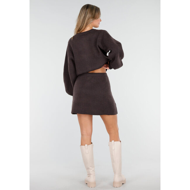 Beigefarbene hohe Stiefel mit klobiger Sohle