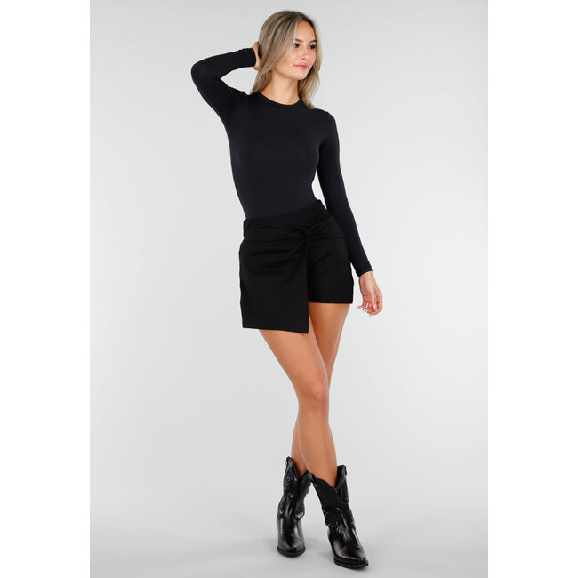 Schwarzer Stretch-String-Bodysuit mit langen Ärmeln und hohem Ausschnitt