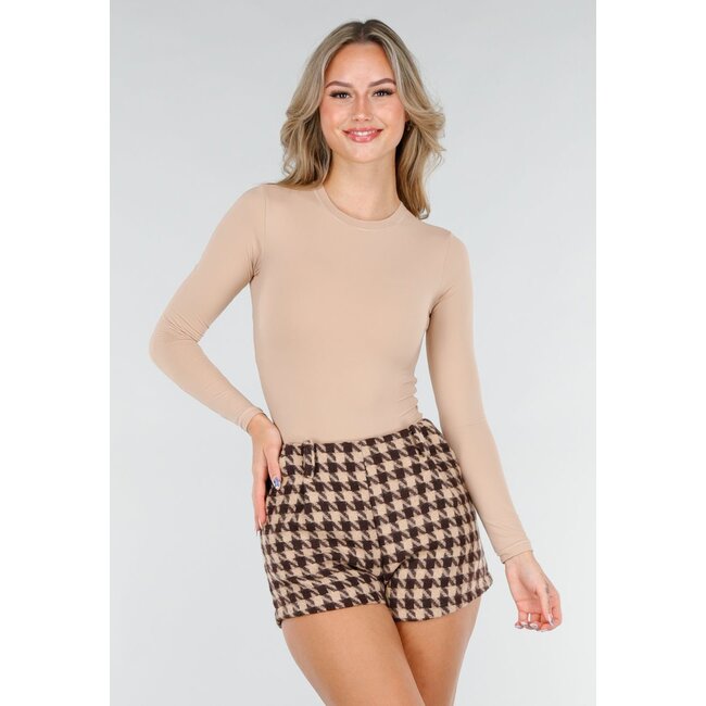 Beigefarbener String-Body