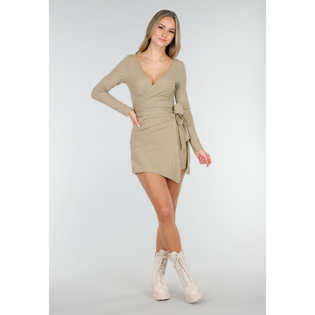 Beigefarbener Skort mit Revers und Schleife aus Leinenstoff