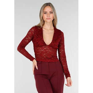 Bordeauxfarbenes Spitzen-Crop-Top