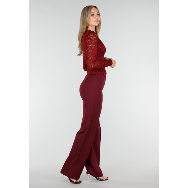 Bordeauxrotes Crop Top mit Spitze und langen Ärmeln