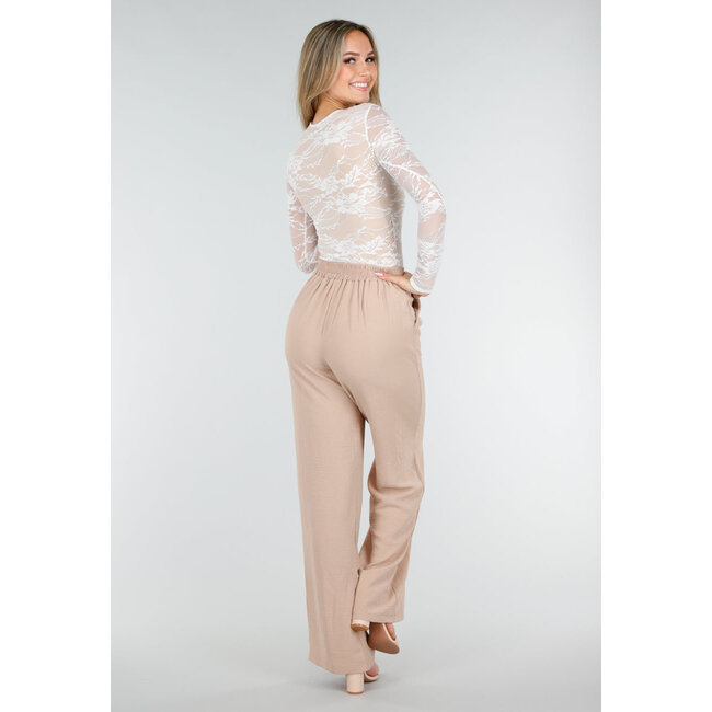 Weißer Spitzenbodysuit mit Stretch und beigem Unterstoff