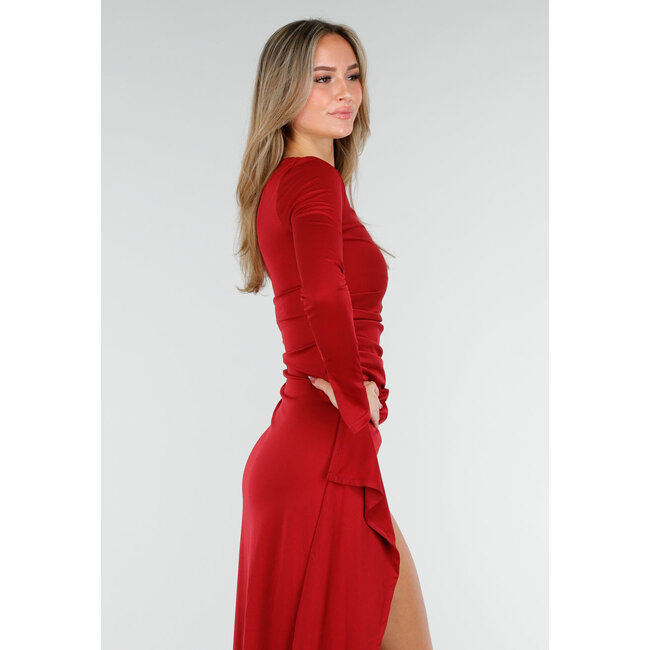 Bordeauxrotes Maxikleid mit quadratischem Ausschnitt und Schlitz aus Stretchmaterial