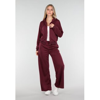 Bordeauxrotes Jogging-Set