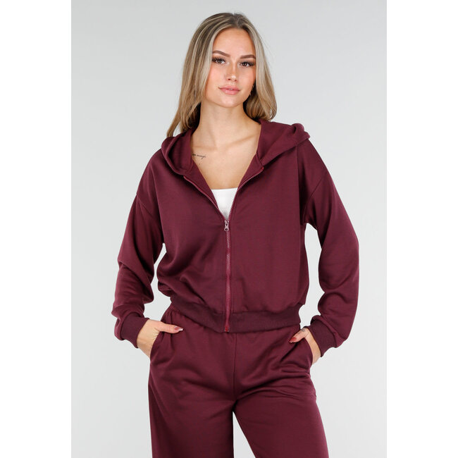 Bordeauxrotes Jogging-Set mit Weste und weiten Hosen