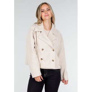 Beiger kurzer Trenchcoat