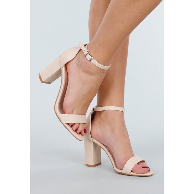 Beige Sandalen mit Blockabsatz