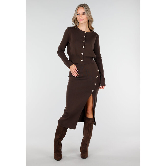 Braune Stiefel im Wildleder-Look mit goldener Schnalle