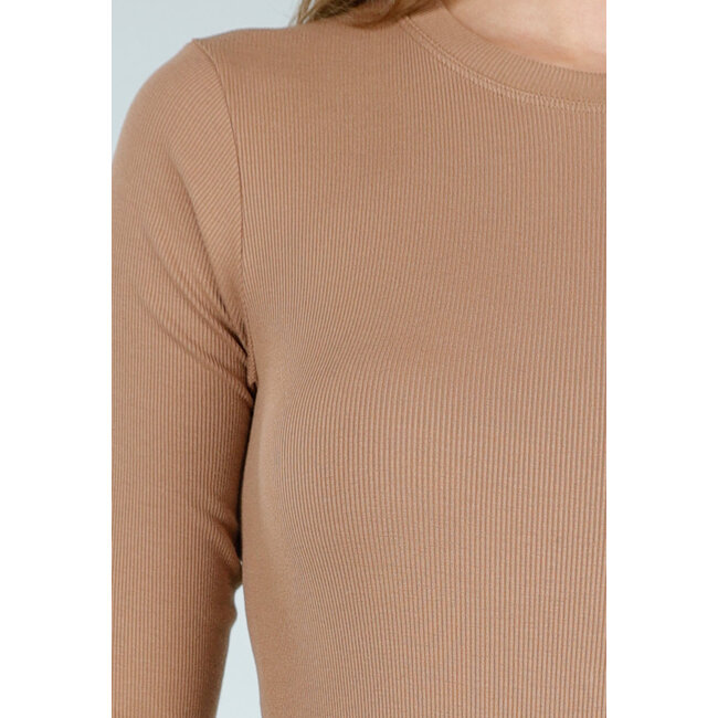 Camelbrauner Rib-Body mit langen Ärmeln und Stretch