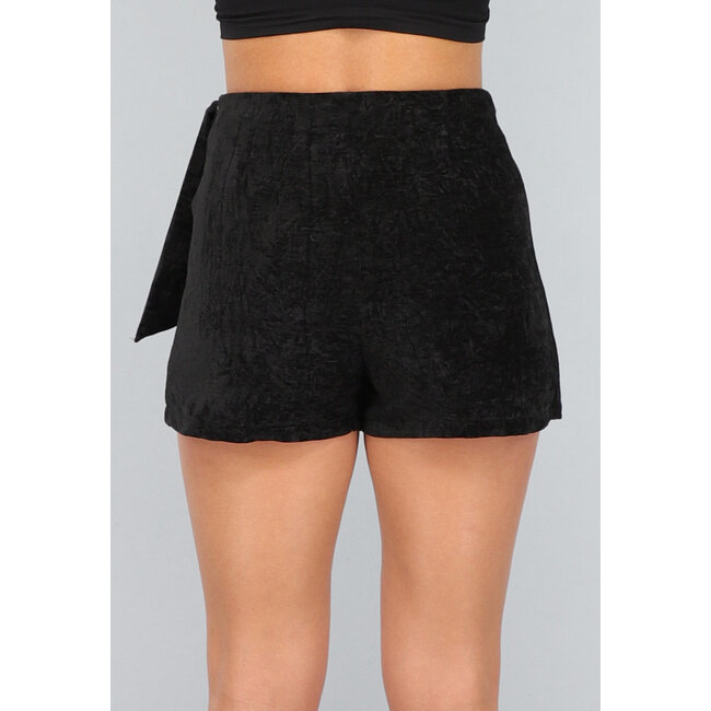 Skort mit Samtrevers und Schleifenverzierung