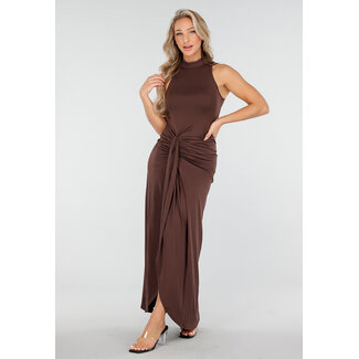 Dunkelbraunes Abendkleid mit Schlitz