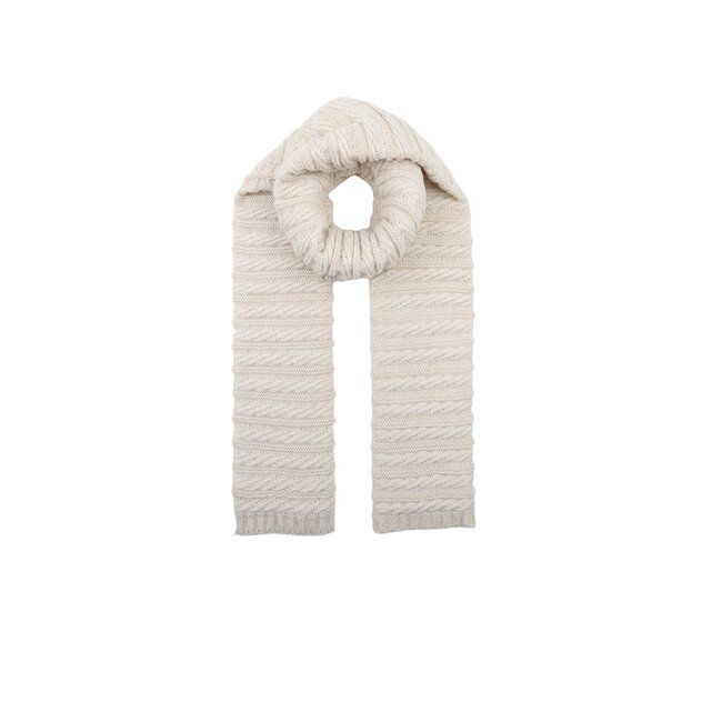 Schimmernder Schal aus Kabelstrick