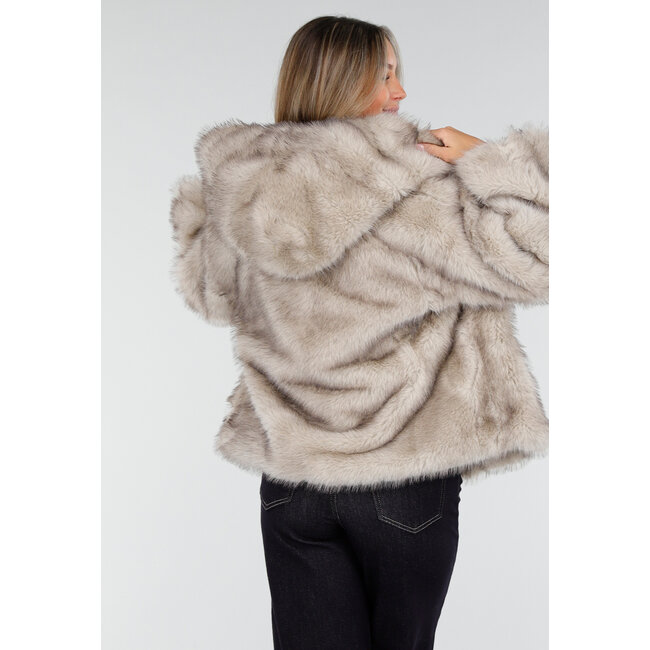 Taupefarbene Kunstfelljacke mit Kapuze