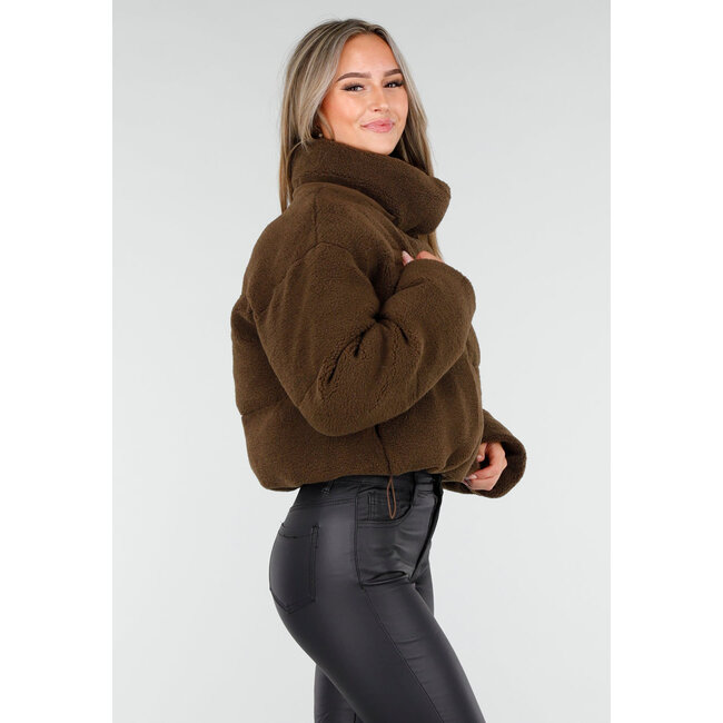 Braune Teddy-Daunenjacke mit hohem Kragen und Kapuze