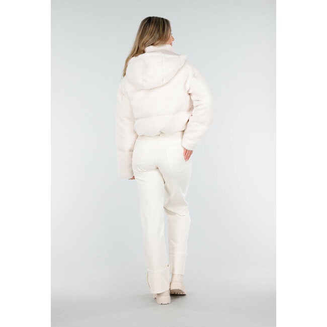Weiße Teddy-Steppjacke mit Kapuze und hohem Kragen