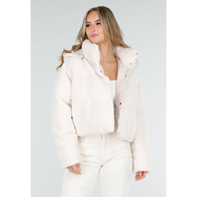 Weiße Teddy-Steppjacke mit Kapuze und hohem Kragen