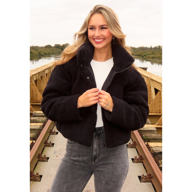 Schwarze Teddyjacke mit Kapuze und Reißverschluss