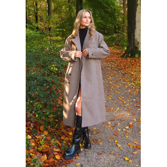 Langer beiger Trenchcoat