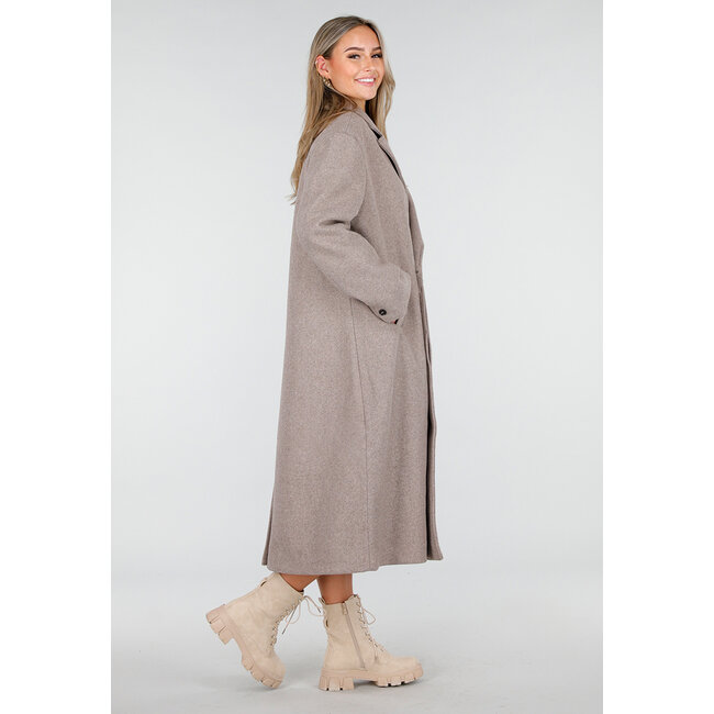 Beiger Trenchcoat mit gerader Passform