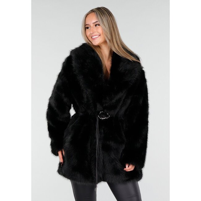 Schwarze Kunstfelljacke mit Gürtel
