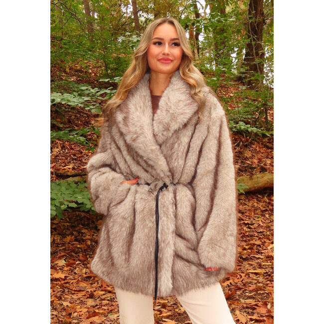 Beige Kunstfelljacke mit Gürtel