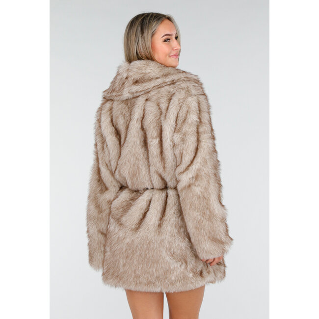 Beige Kunstfelljacke mit Gürtel