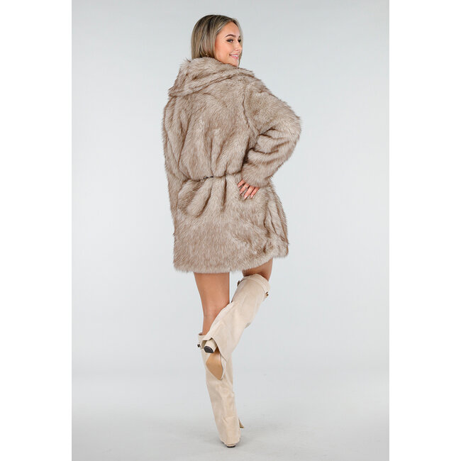 Beige Kunstfelljacke mit Gürtel