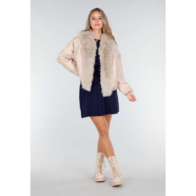 Beige Lederoptik Jacke mit Kunstfell