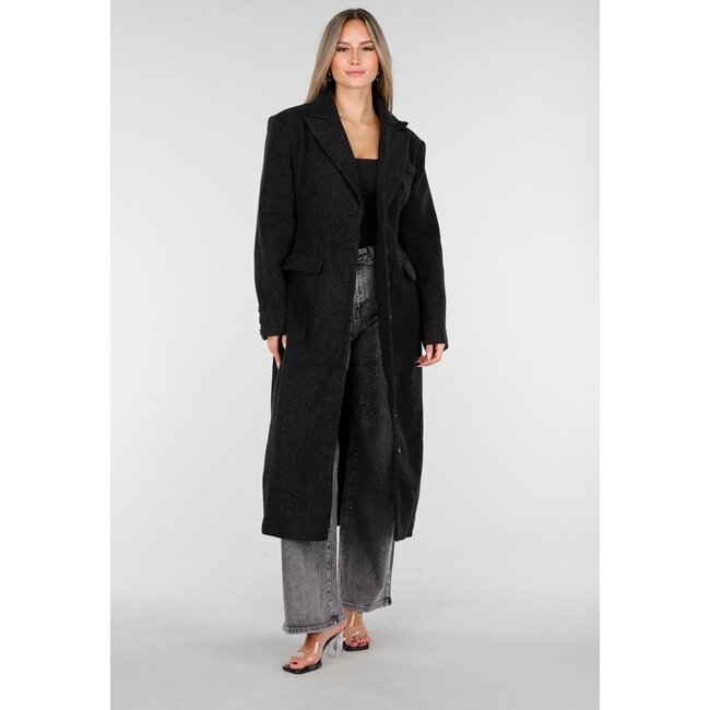 Schwarzer Mantel mit Revers und Knöpfen