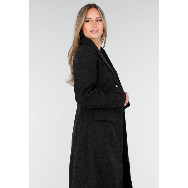 Schwarzer Mantel mit Revers und Knöpfen