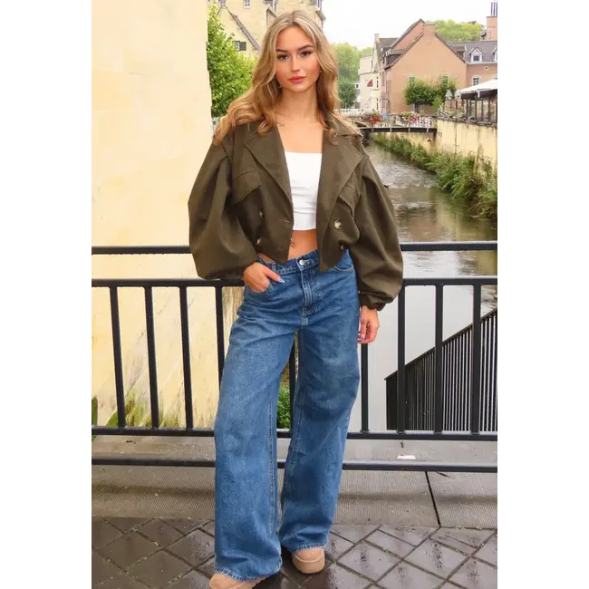 Casual Chic in Olivgrünem Wildleder