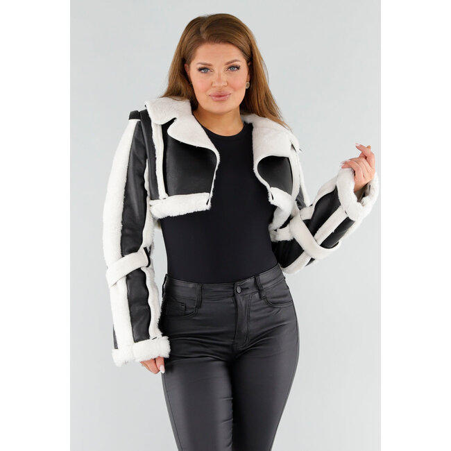 Schwarz-weiße kurze Jacke