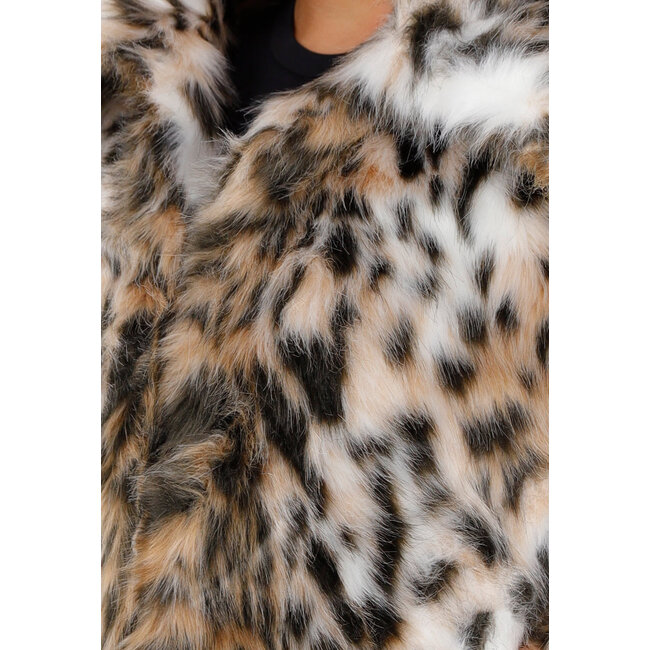 Kunstfelljacke mit Leopardenmuster und Kragen