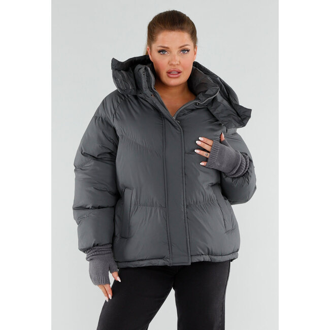 Dunkelgraue gestrickte fingerlose Handschuhe