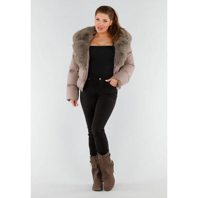 Taupe Pufferjacke mit breitem Kunstfellkragen