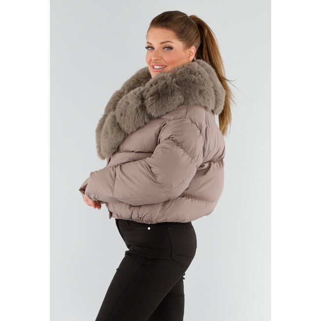 Taupe Pufferjacke mit breitem Kunstfellkragen