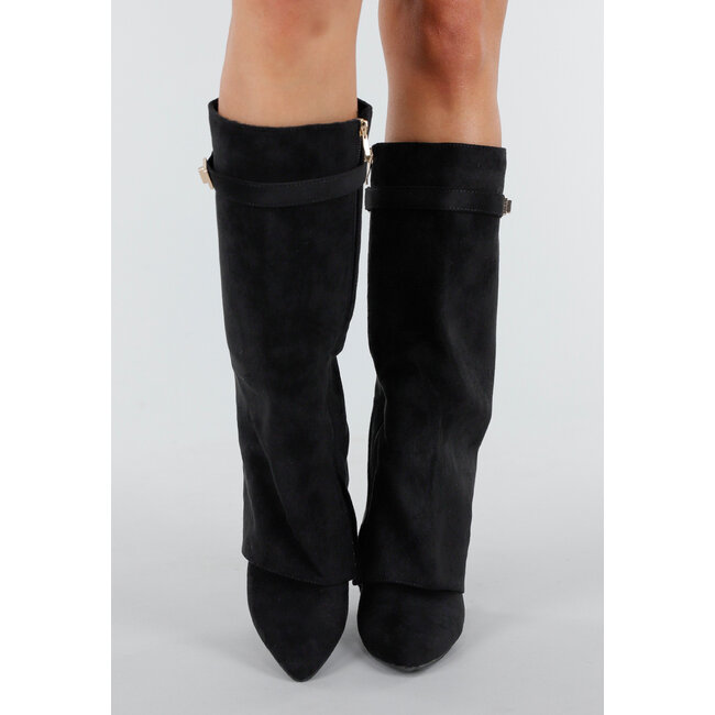 Schwarze Wildlederstiefel mit goldfarbenen Details