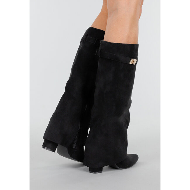 Schwarze Wildlederstiefel mit goldfarbenen Details