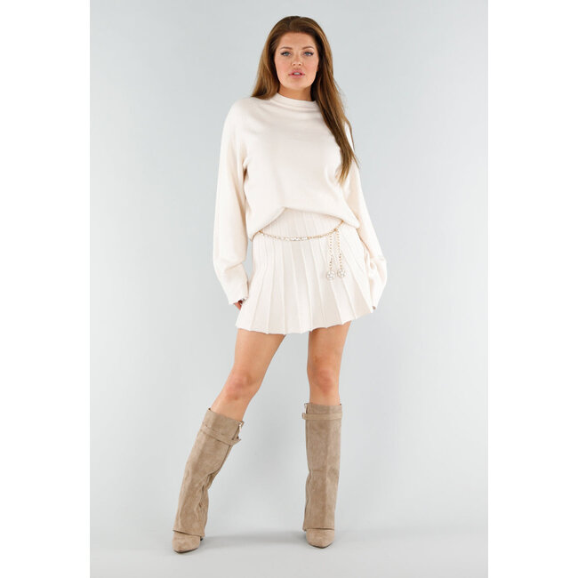 Beigefarbene Stiefel im Wildleder-Look mit Riemchen und spitzer Zehenpartie