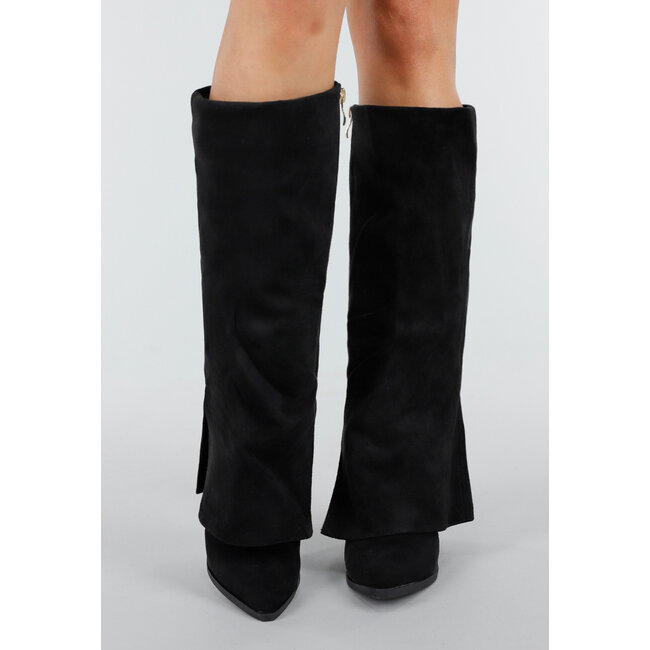 Schwarze Wildlederstiefel mit Spalte und Absatz