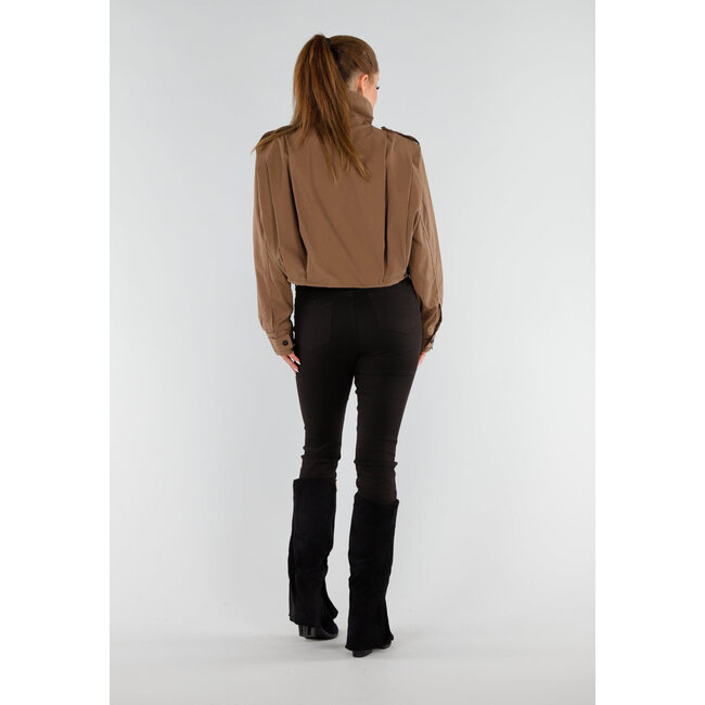 Schwarze Wildlederstiefel mit Spalte und Absatz